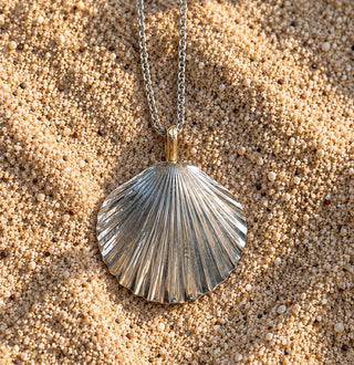 Seashell Pendant + Grey Pearl